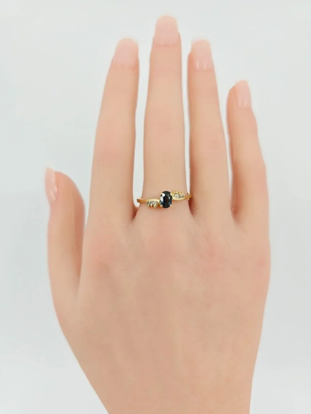Beautiful 14K Solid Yellow Gold Designer Oval Sapphire & Diamond Ring - Size 9.5